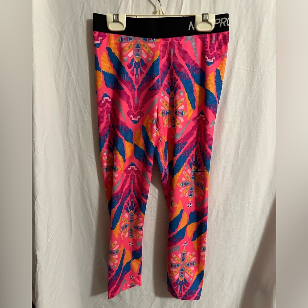 Nike neon pink pro leggings capri length size M